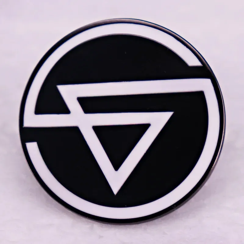 Classic Punk & Alt Rock Band Logo Pin – Metal Lapel Badge for Hoodies, Bags, and Choir Fans