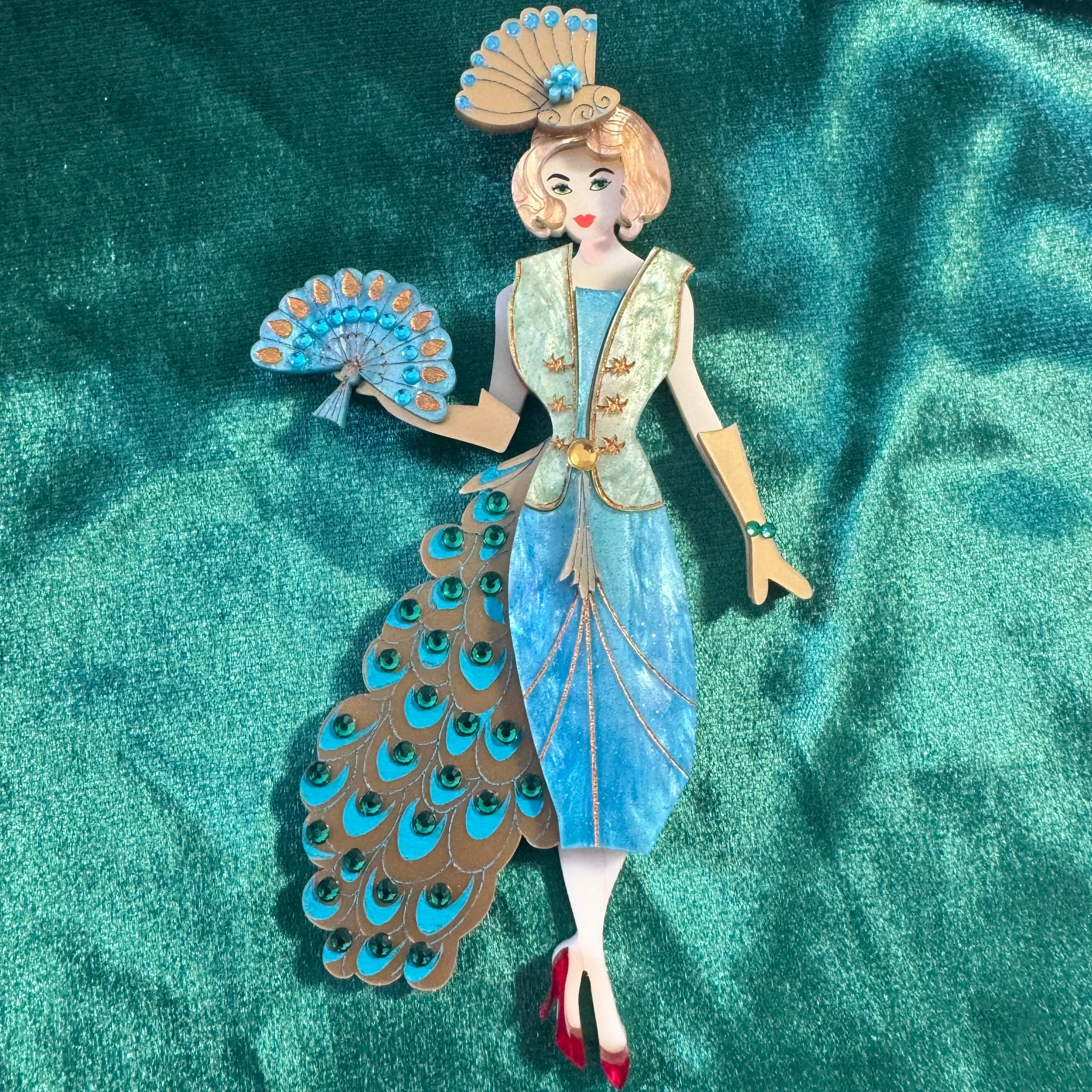 Peacock hair blond - Gloria doll clothes