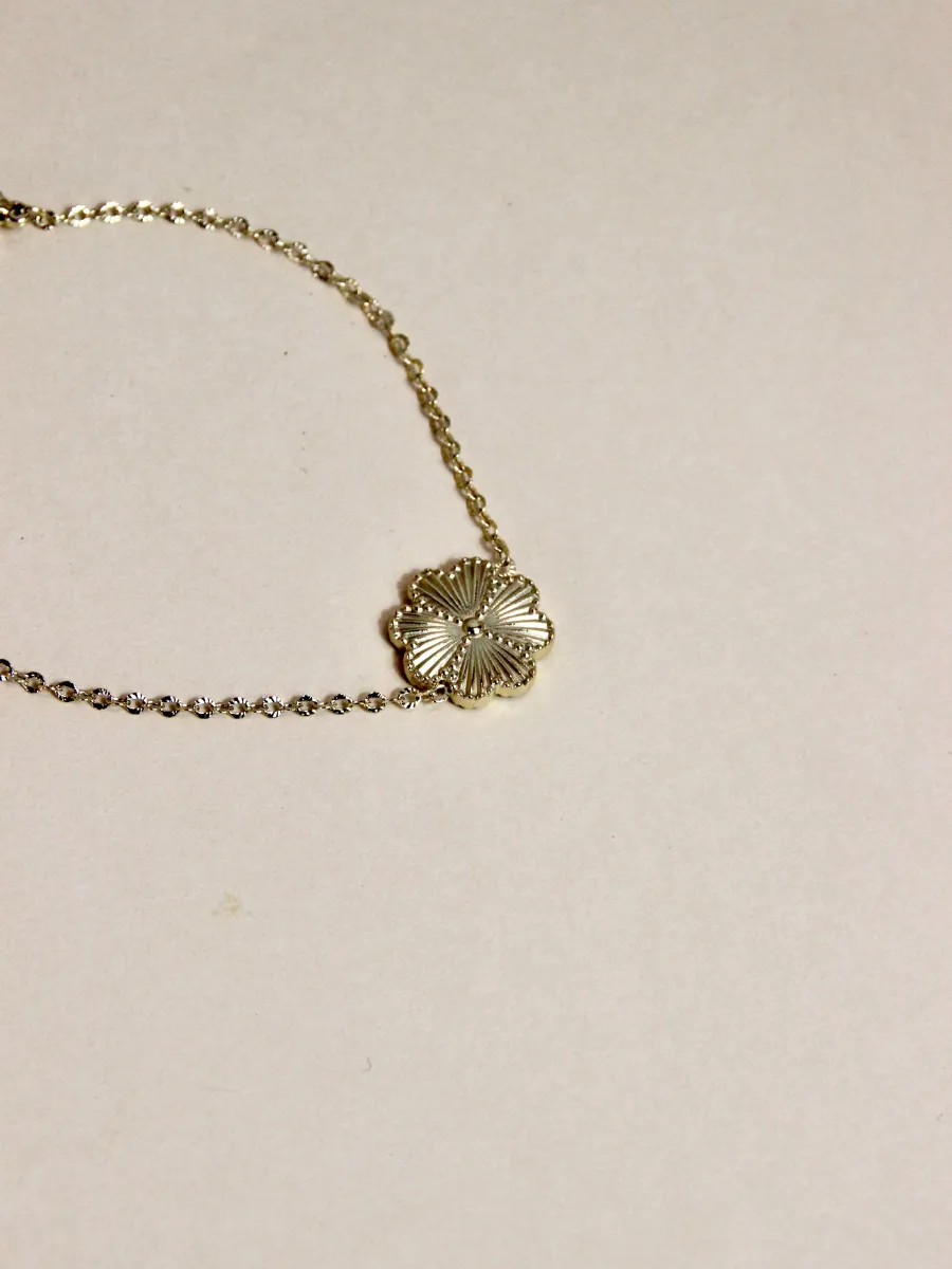 Primrose bracelet - bohemian clover style flowers